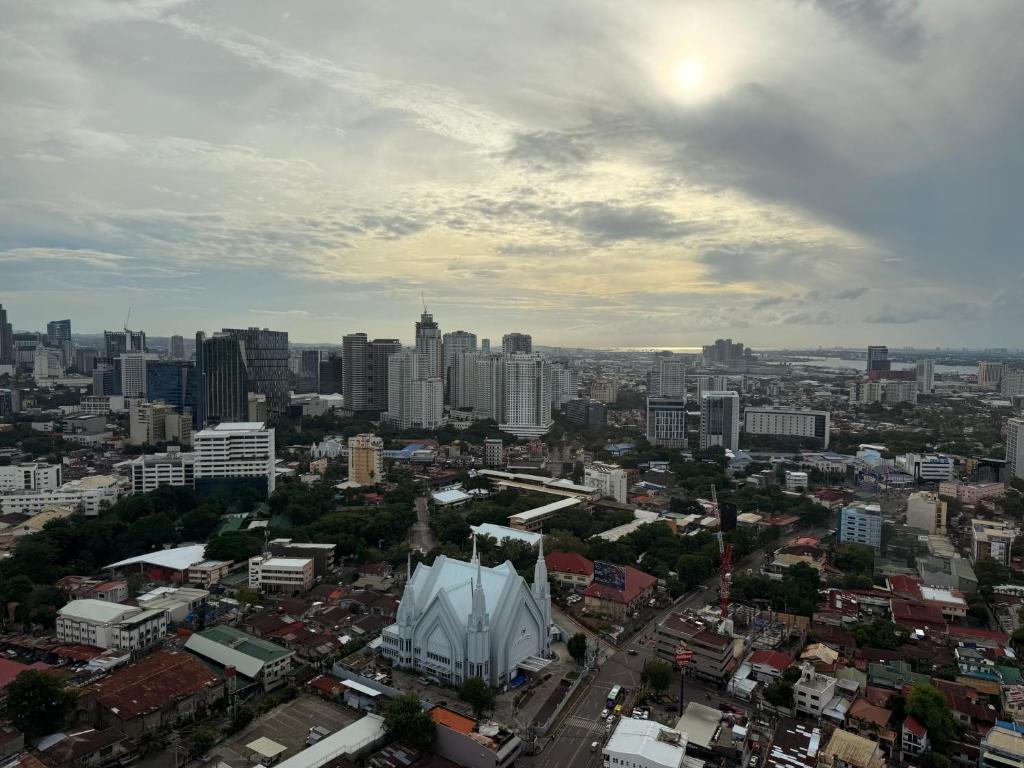 Cảnh Cebu City hoặc tầm nhìn thành phố từ khách sạn căn hộ