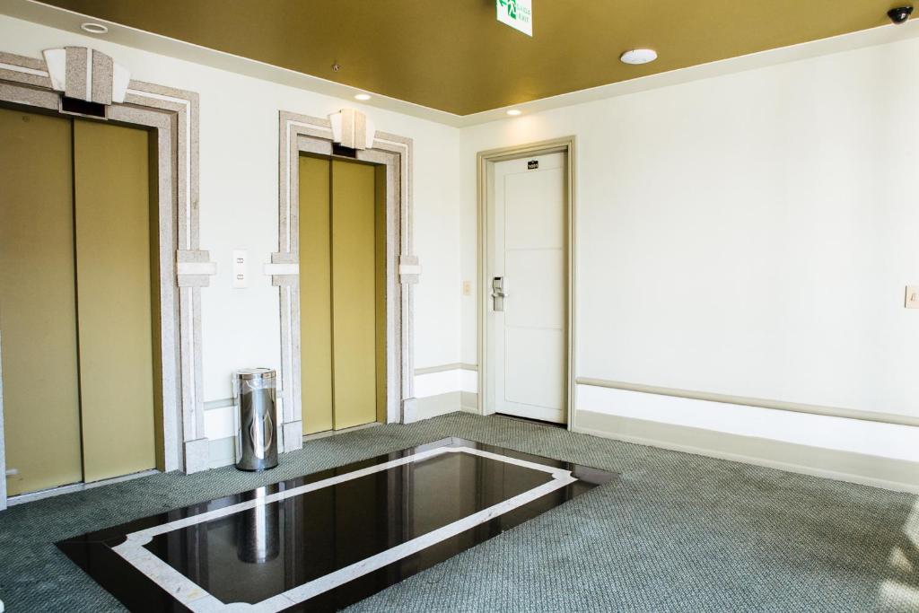  Diamond Hotel