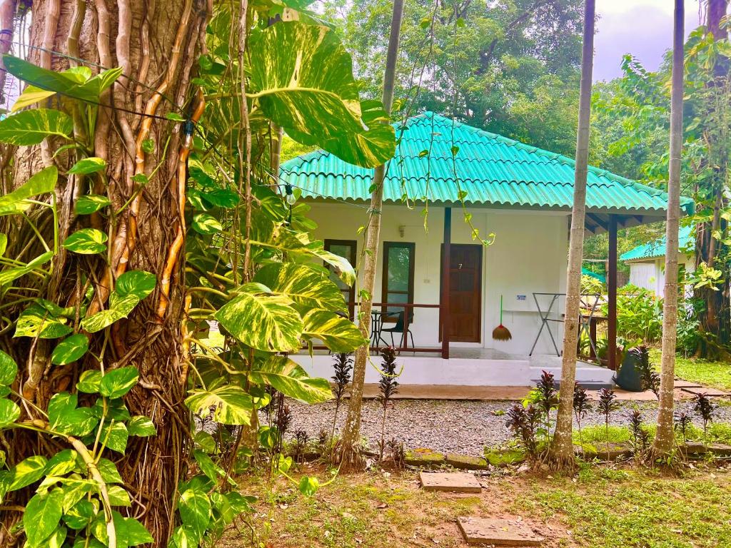 Tropical Paradise Leelawadee Resort - 5