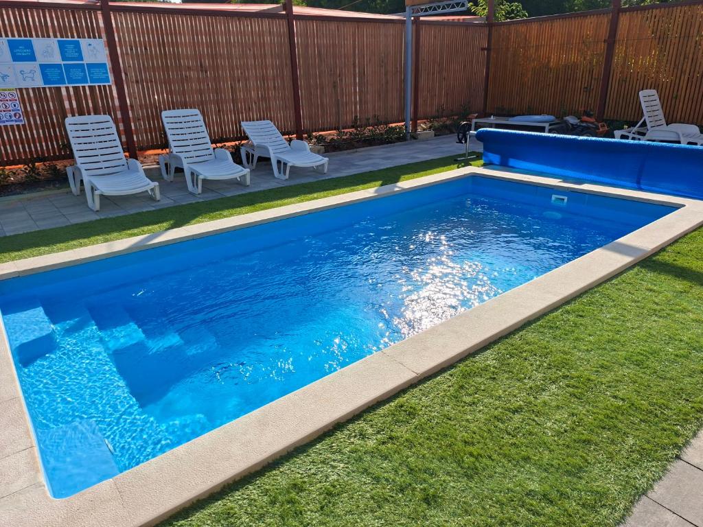 Πισίνα στο ή κοντά στο Apartments Maricela dvije spavace