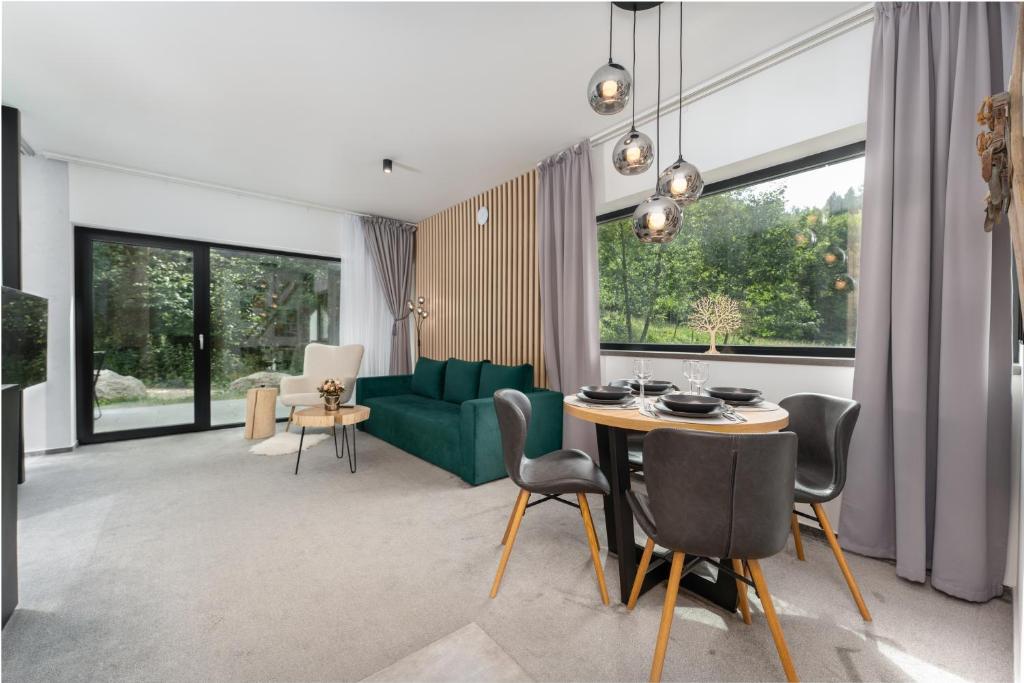 Posezení v ubytování Malinô Apartments - Chalets in Ski & Bike Park