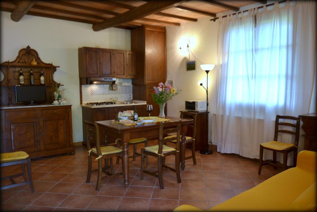 A kitchen or kitchenette at Agriturismo Il Casalone