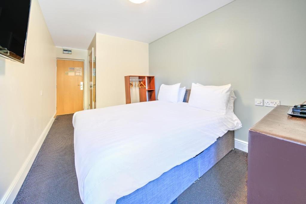 GO2 Gloucester Hotel by OYO - Deluxe Double Room