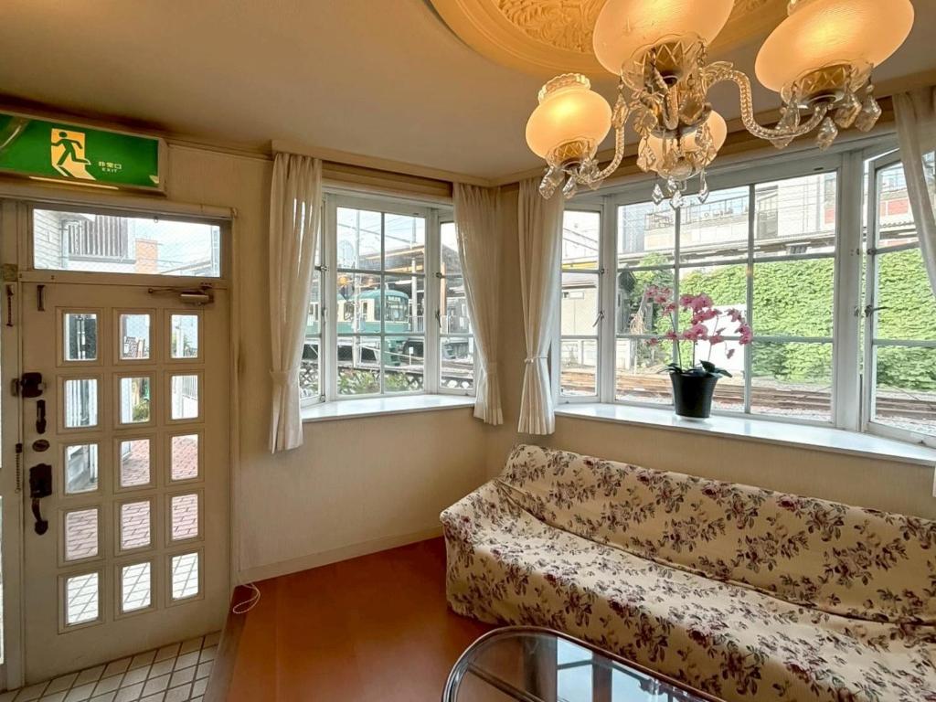 a living room with a couch and windows at ホワイトホテル鎌倉 in Kamakura