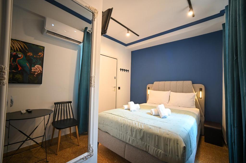 Ermou Suite by Zeussuites