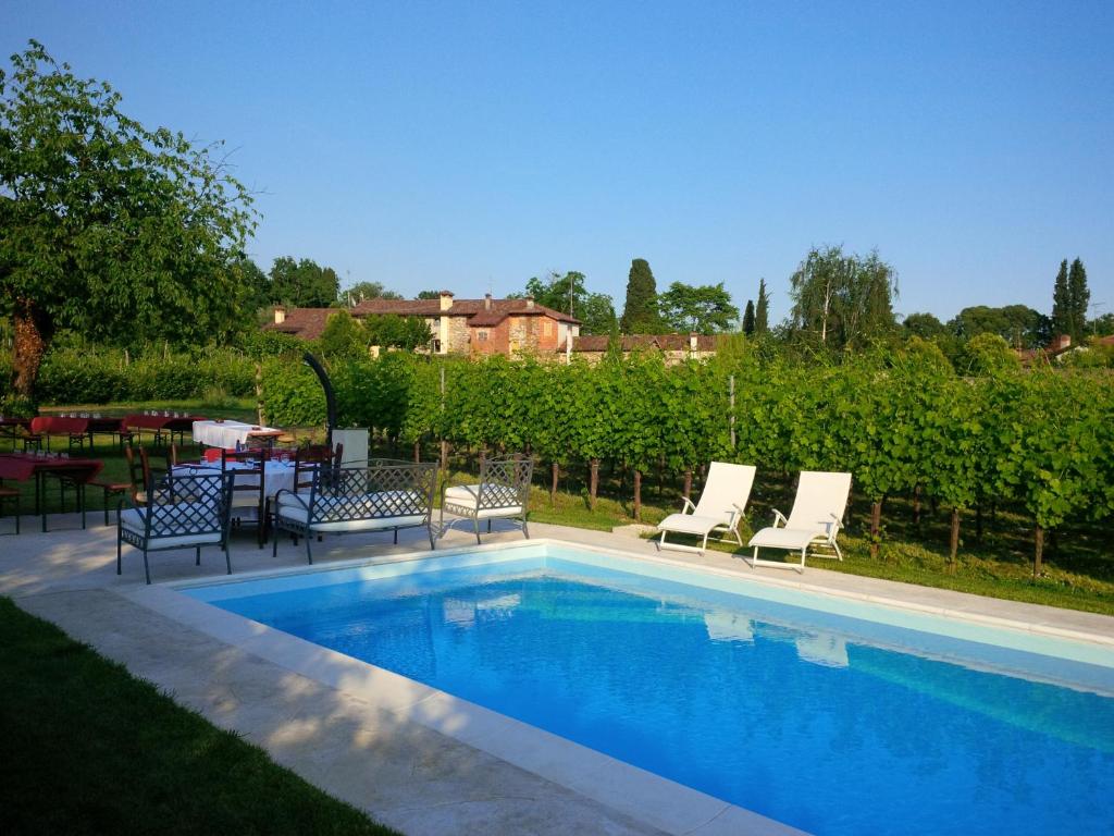 Bazén v ubytovaní Agriturismo Giorgio Colutta alebo v jeho blízkosti