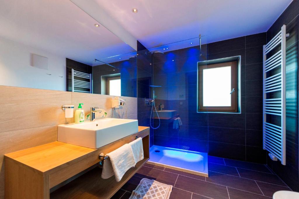 Koupelna v ubytování Hotel Alpenfrieden