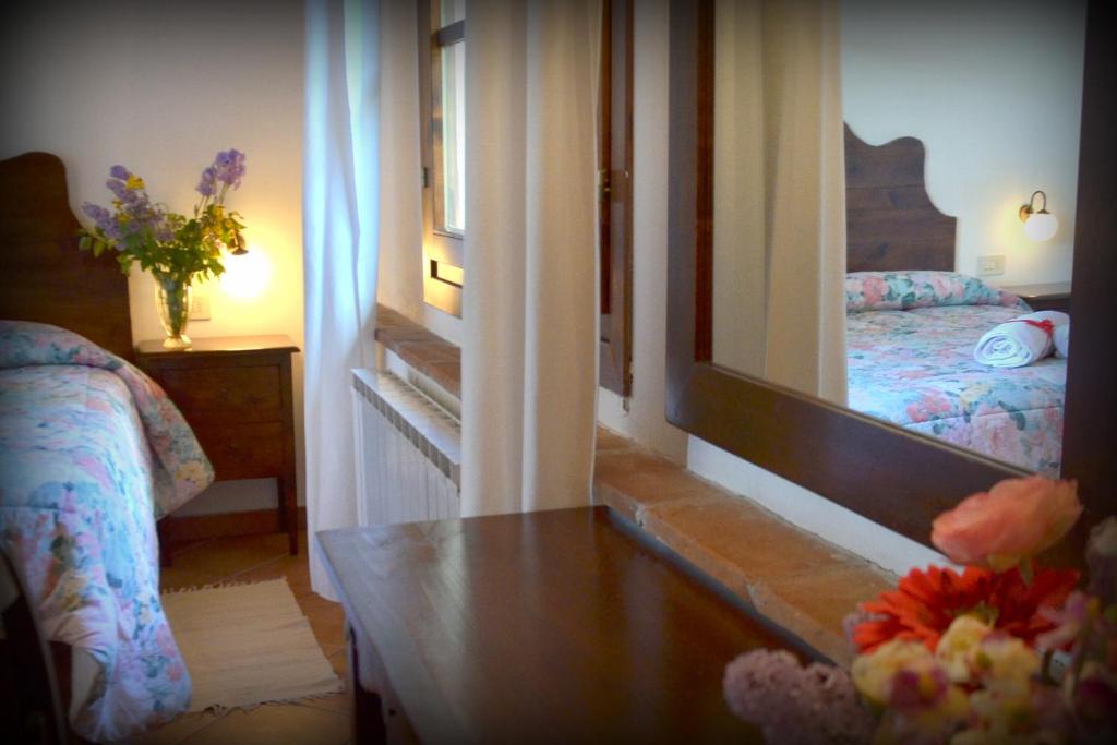 A bed or beds in a room at Agriturismo Il Casalone
