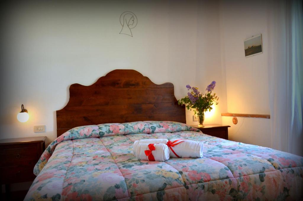 A bed or beds in a room at Agriturismo Il Casalone