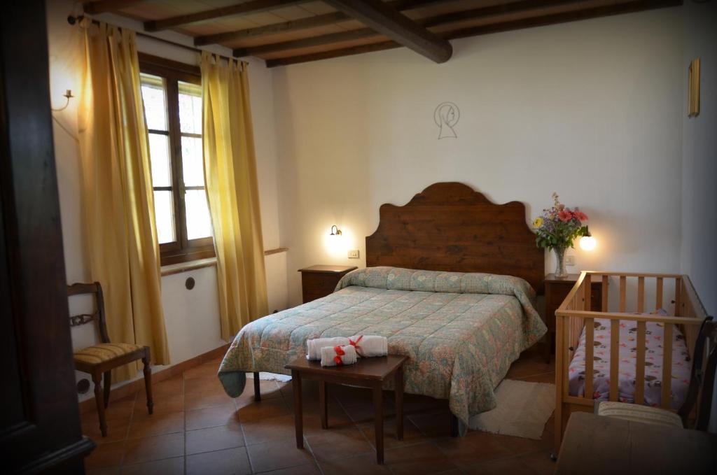 A bed or beds in a room at Agriturismo Il Casalone
