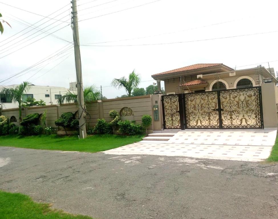 Bygningen som villaen ligger i