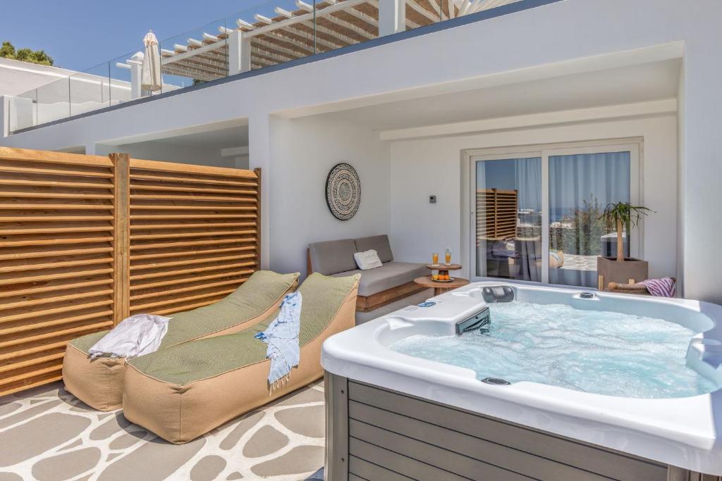 a jacuzzi tub in the middle of a living room at Mykonos Lagom in Mýkonos City