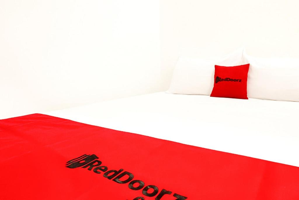 RedDoorz near Terminal Baru Pasuruan - Chambre Double Standard