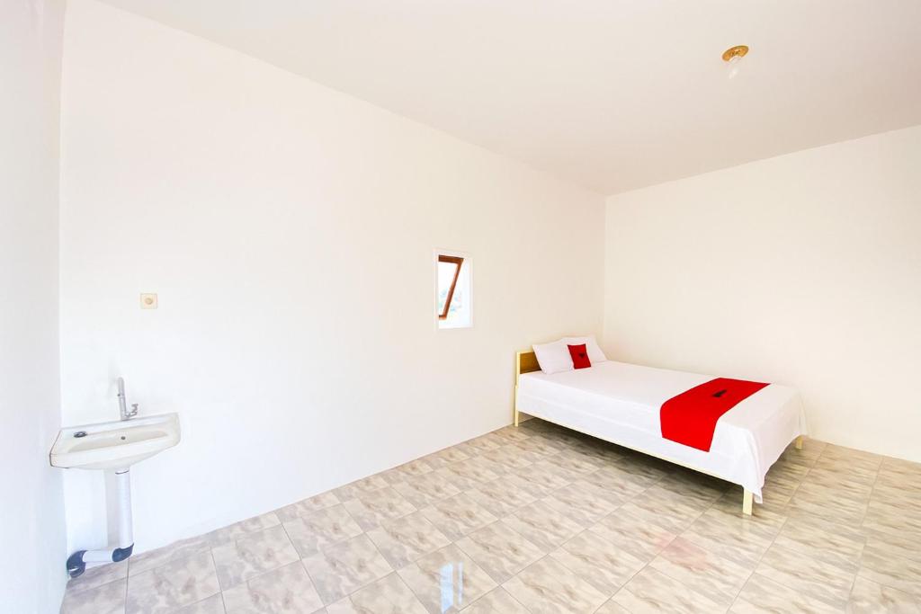 RedDoorz near Terminal Baru Pasuruan - Chambre Double De Luxe