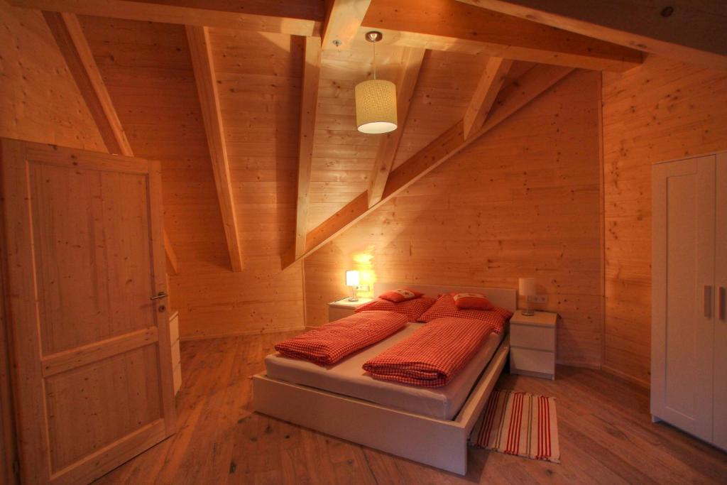Postel nebo postele na pokoji v ubytování Mountain Inn Chalets & Apartments