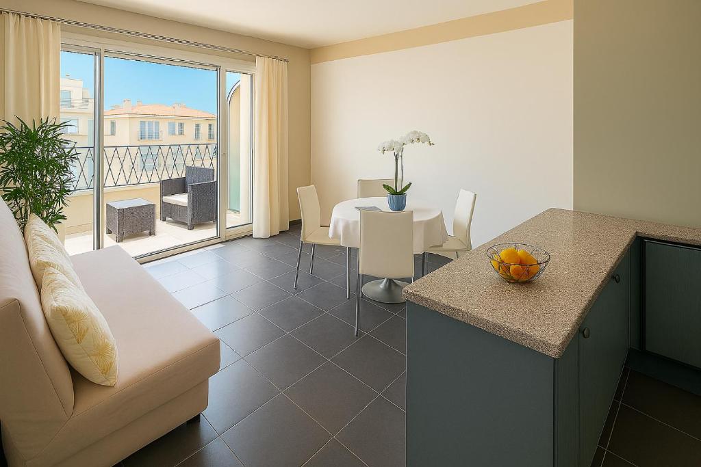 Le Coeur d'Antibes, T2, 4P, Balcon, Centre ville