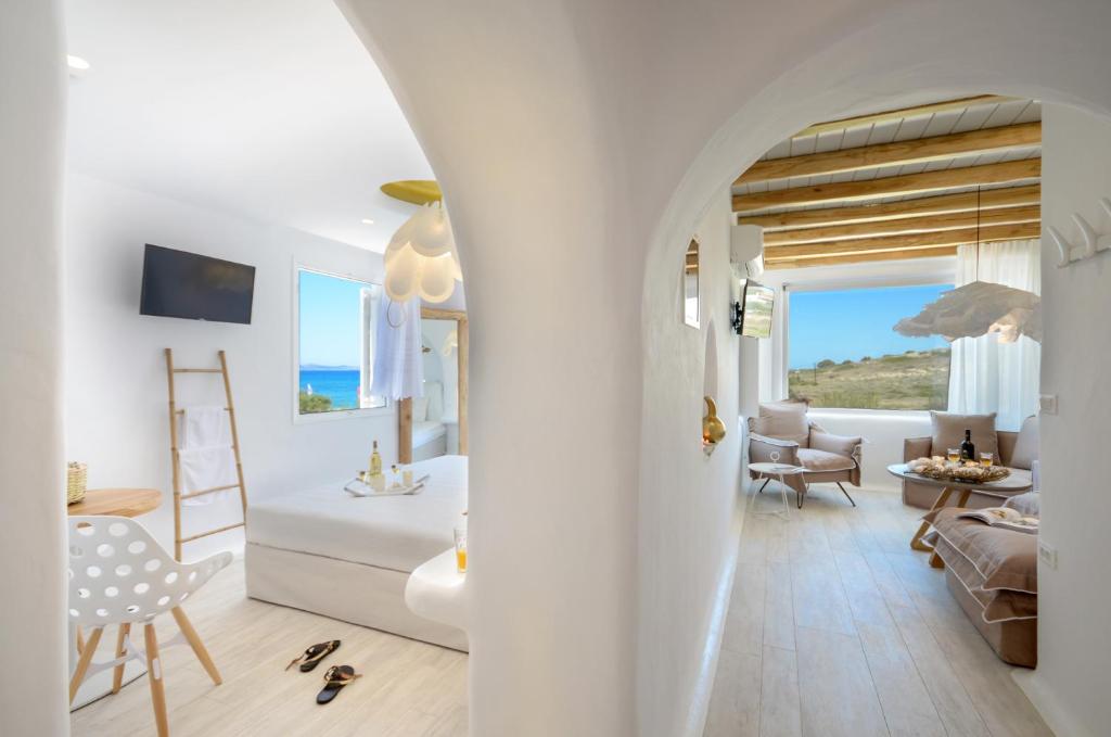 Postel nebo postele na pokoji v ubytování Orkos Beach Hotel