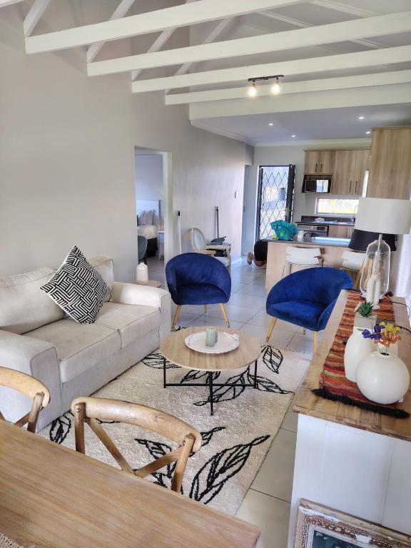 Χώρος καθιστικού στο Private luxury 3 Bedroom Home
