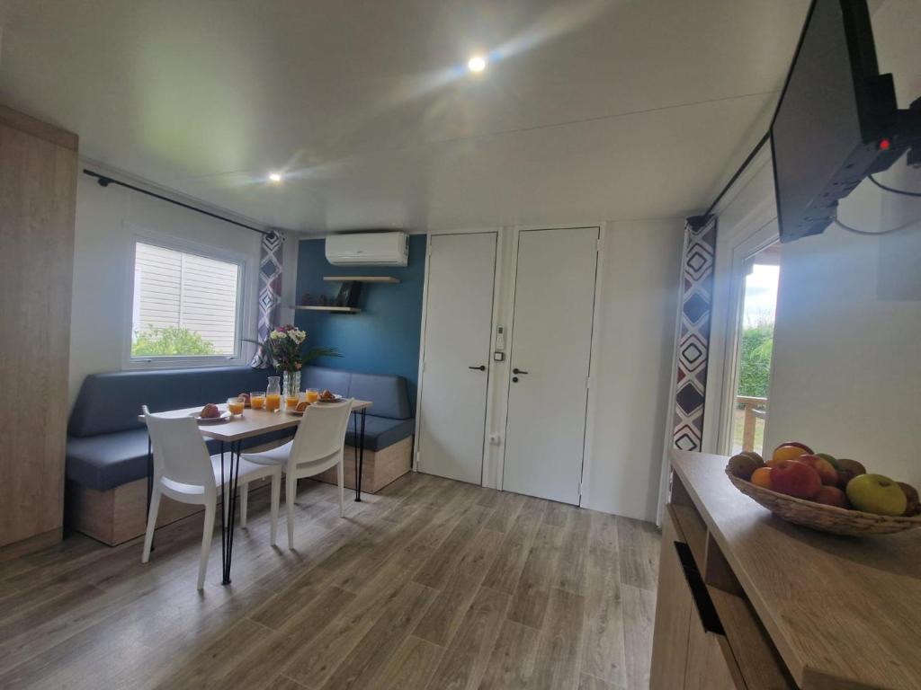 Η κουζίνα ή μικρή κουζίνα στο Mobil-home 4pers avec terrasse