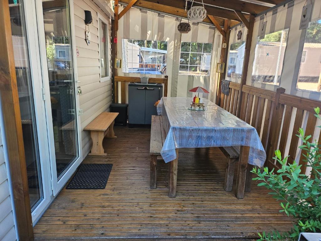 Photo de la galerie de l'établissement Mobil home 6 personnes, à Saint-Brévin-les-Pins 3 autres photos
