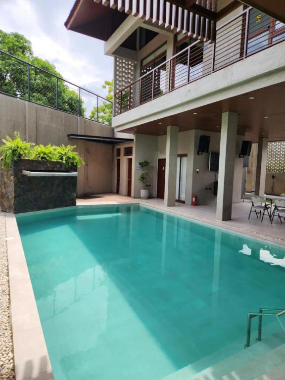 a swimming pool in the backyard of a house at Dylan's Hot Spring in Los Baños