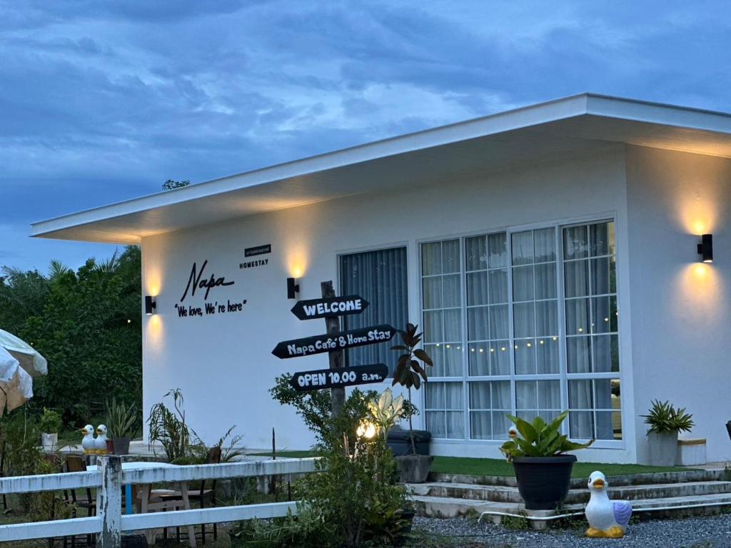 En have udenfor Napa Homestay