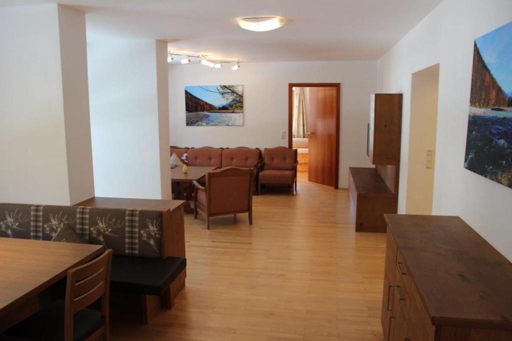 Ferienhaus am Rohntalbach - Wohnung Mit Drei Schlafzimmern