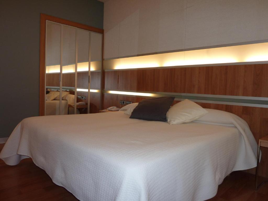 reservar hotel en Javier