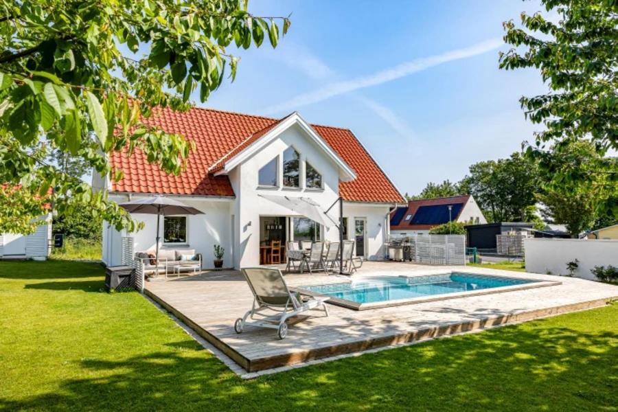 a house with a swimming pool in a yard at Poolvilla på Österlen in Brantevik