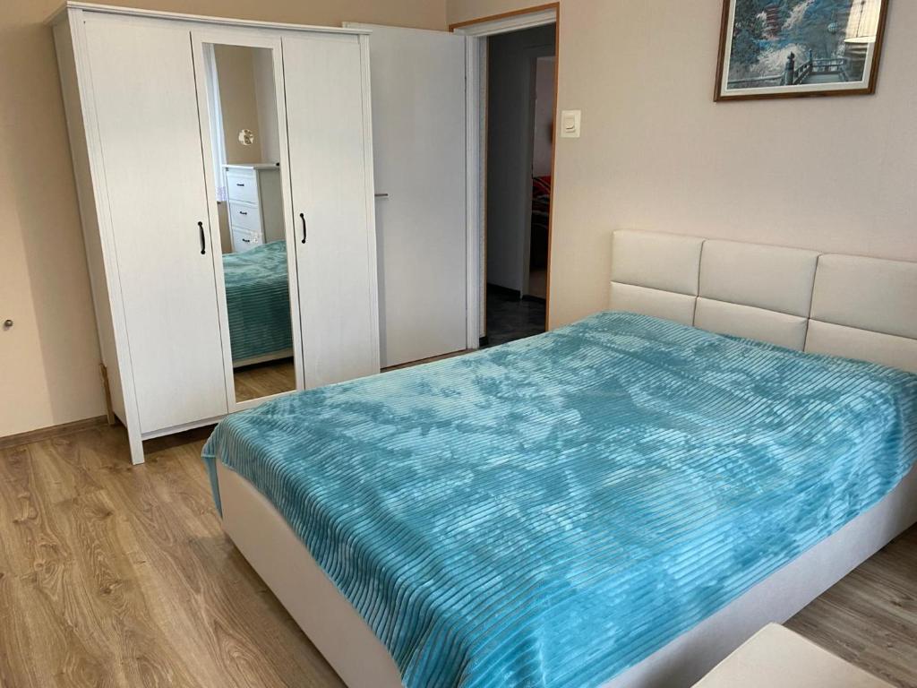 Postel nebo postele na pokoji v ubytování Dom Gościnny Koliber nad morzem w Darłówku