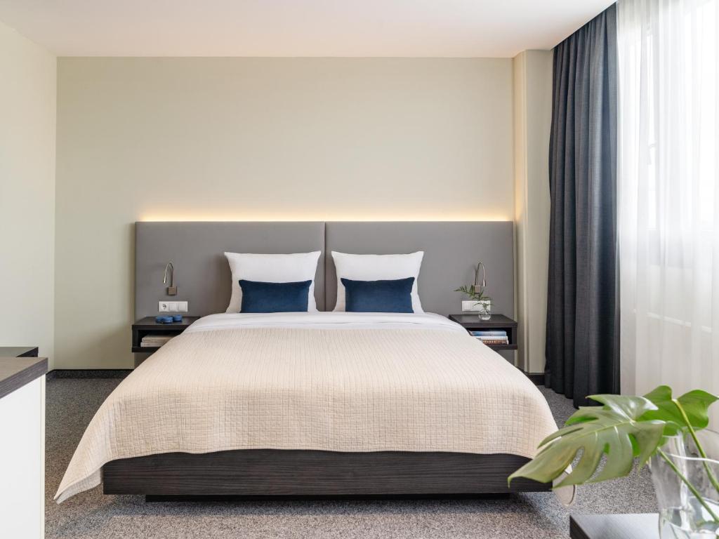 
Large Studio with Kitchenette
