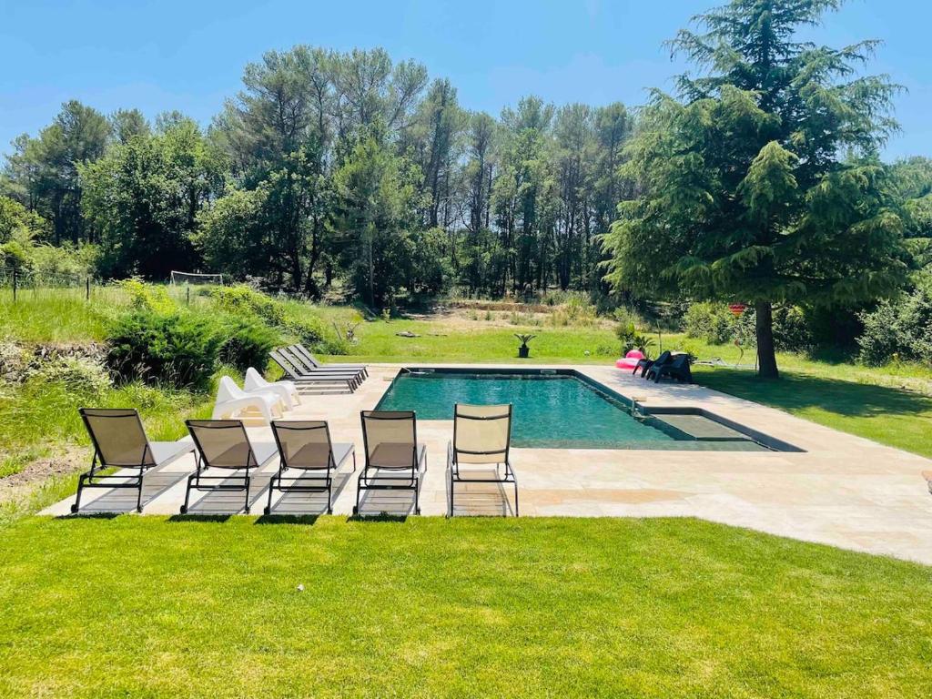 a group of chairs sitting next to a swimming pool at Pays Aix-en-Provence, maison avec piscine Fuveau in Fuveau