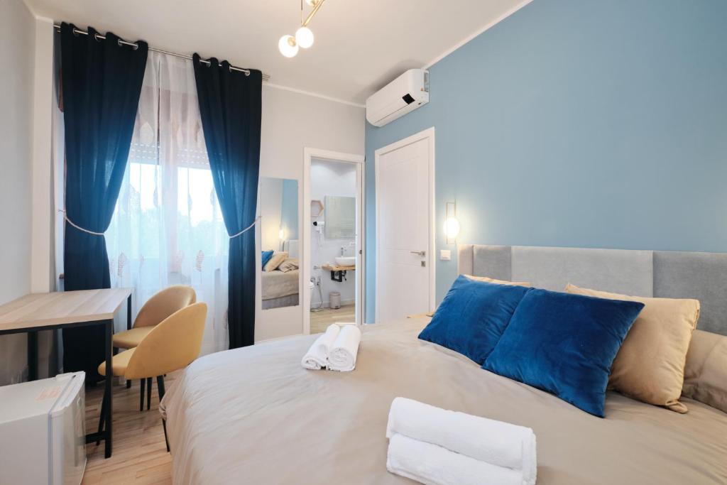 Elegant and cozy room with AC Swimming pool Free parking Subway station 2 min walking