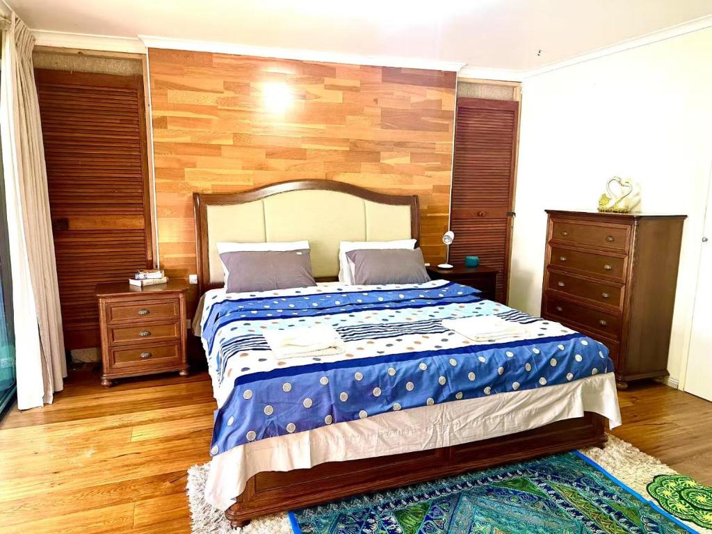 Postel nebo postele na pokoji v ubytování Jalynn homestay