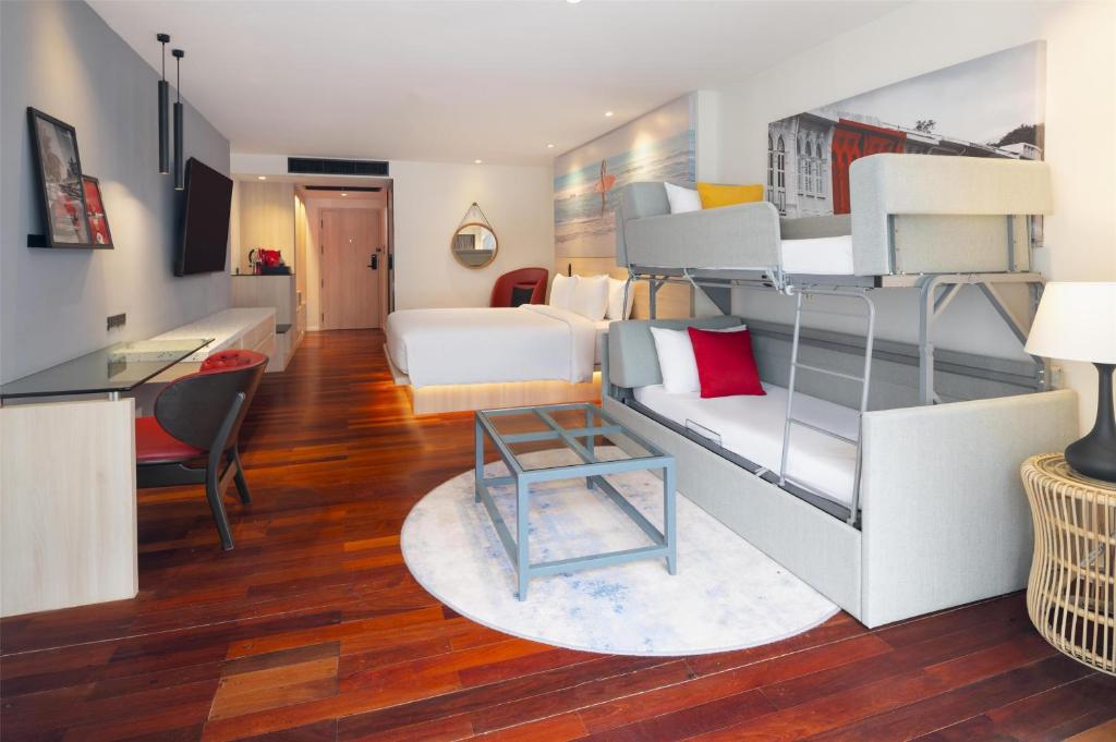 Radisson RED Phuket Patong Beach - Resim 5