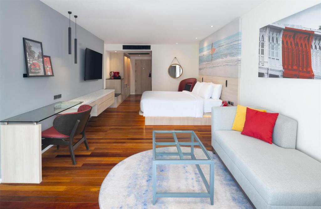 Radisson RED Phuket Patong Beach - Resim 36