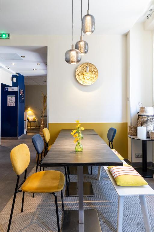 Accueil Hôtel Paris Pigalle Montmartre - Resim 25