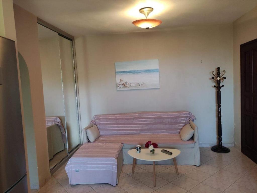 Χώρος καθιστικού στο Ioanna's sweet & cozy apartment with garden view