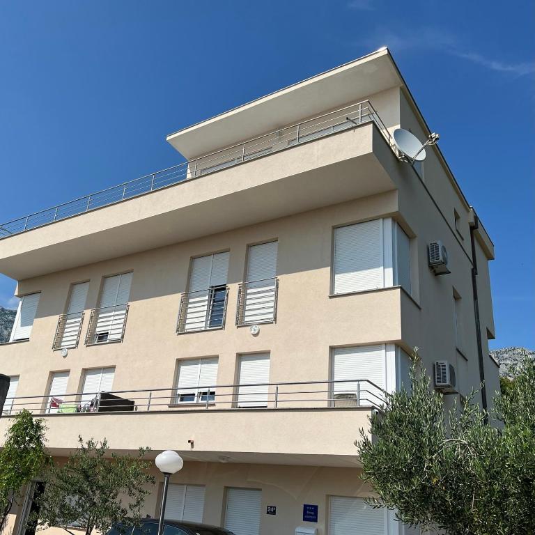 Budova, v ktorej sa apartmán nachádza