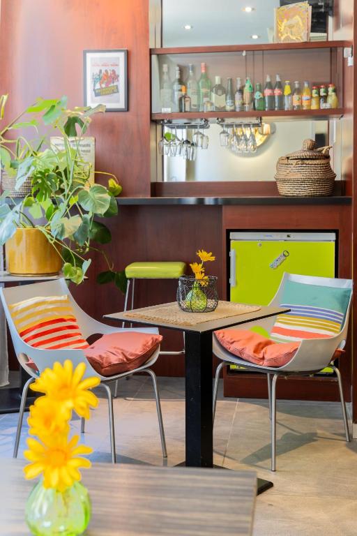 Accueil Hôtel Paris Pigalle Montmartre - Resim 39