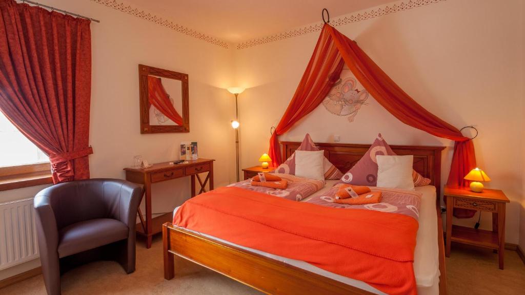 Postel nebo postele na pokoji v ubytování Hotel Am Eifelsteig