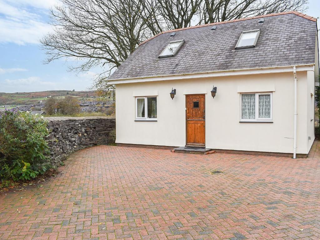 a white house with a brick driveway at Ty Mawr 1 - Uk36545 in Nantlle