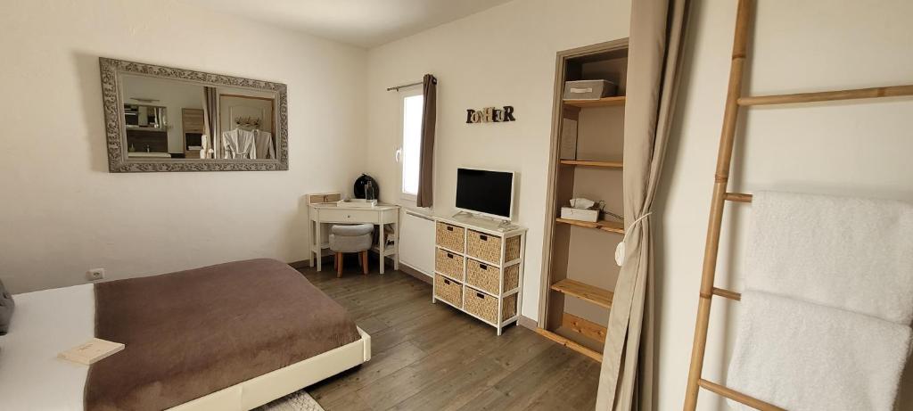 15min de la Cité de Carcassonne dans petit village, chambre au calme, petit-déjeuner et jacuzzi en supplément 5
