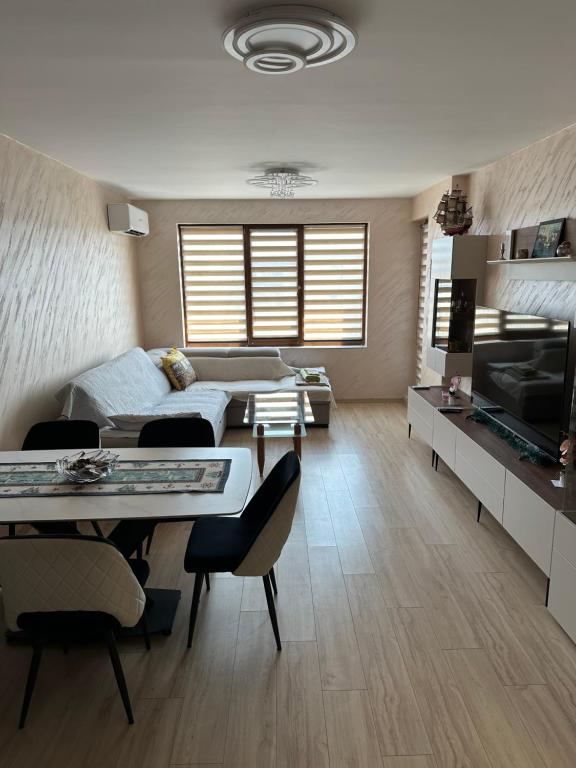 a living room with a table and a couch at Apartment Tuthon in Pomorie