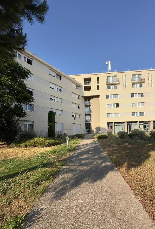 Appart'Hôtel avec Balcon et Netflix - Avignon gare TGV Confluence - Resim 11