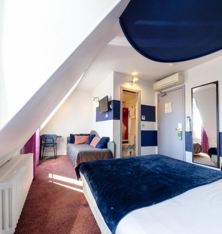 Accueil Hôtel Paris Pigalle Montmartre - Resim 6