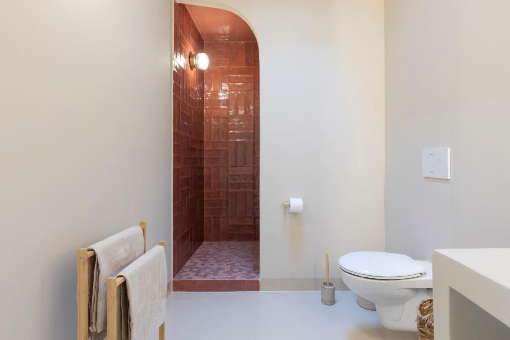 Finca KaYu - Family Room With Bathroom
