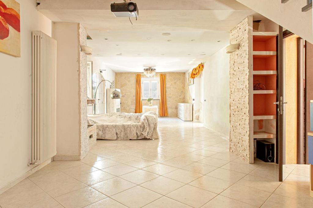 a large bedroom with a bed in a room at Villa Patrizia Regno di Toscana in Avane