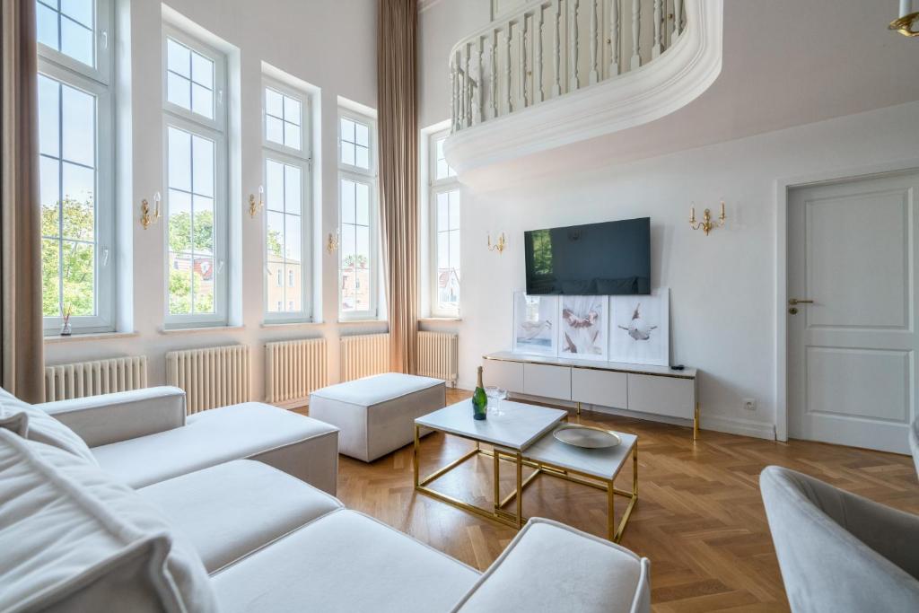 Μια τηλεόραση ή/και κέντρο ψυχαγωγίας στο Ogrodowa Premium by NorthSide Apartments