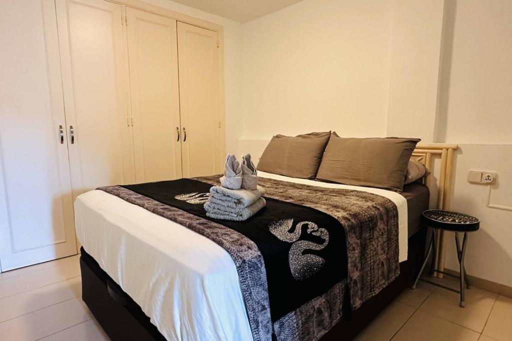 Ένα ή περισσότερα κρεβάτια σε δωμάτιο στο Las Americas Camison With Pool and Patio 7 By Tenerife365